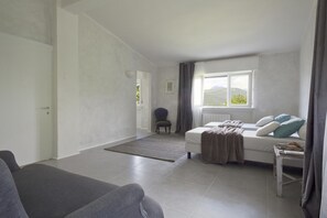 四人房 | 办公桌、遮光窗帘、免费婴儿床、免费 WiFi