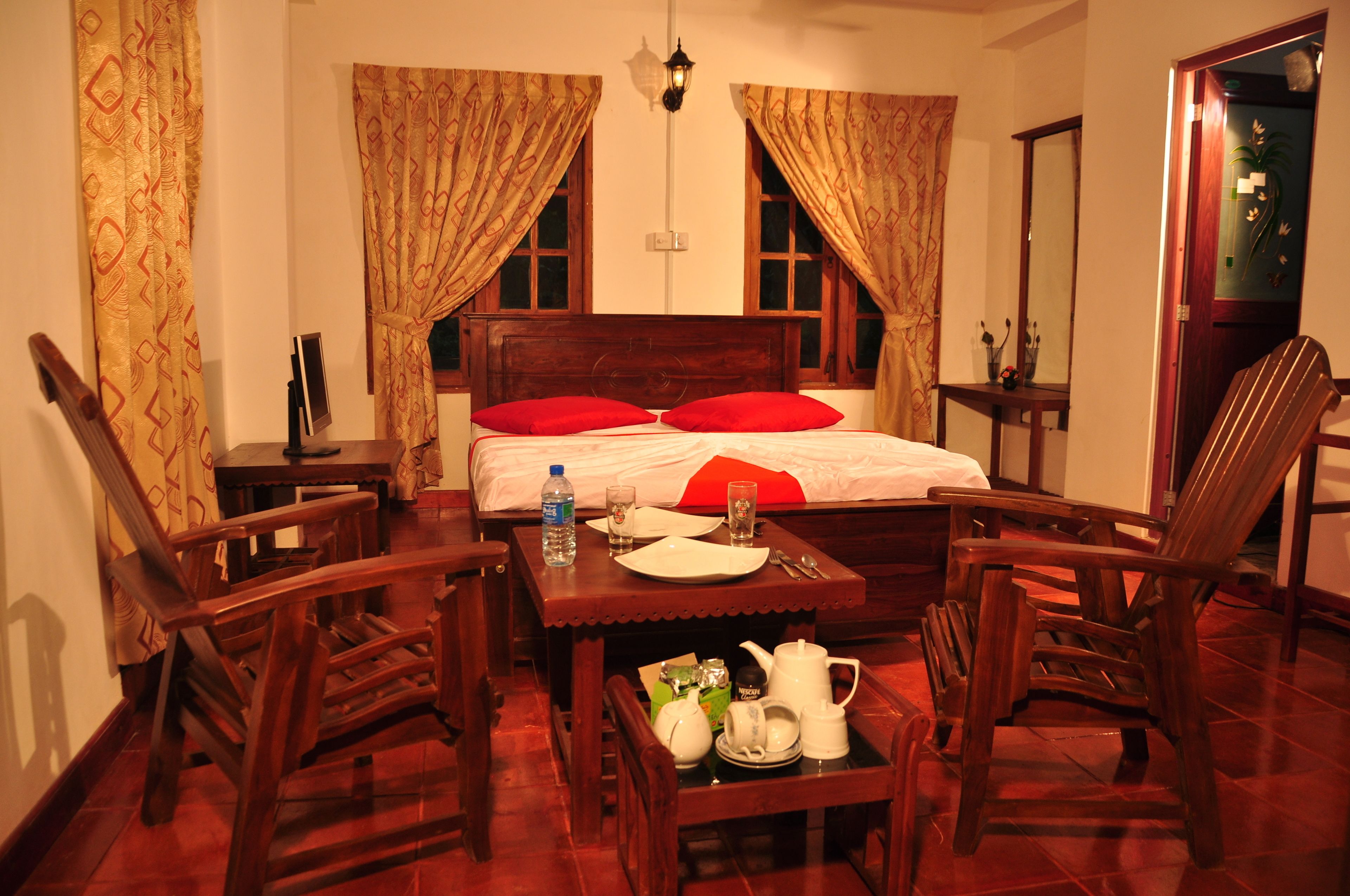 In-room safe, desk, soundproofing, iron/ironing board