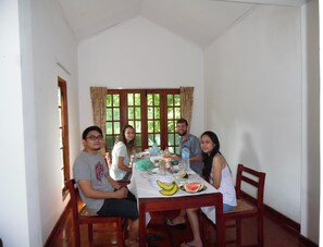 Mesin pembuat kopi/teh dan ketel listrik