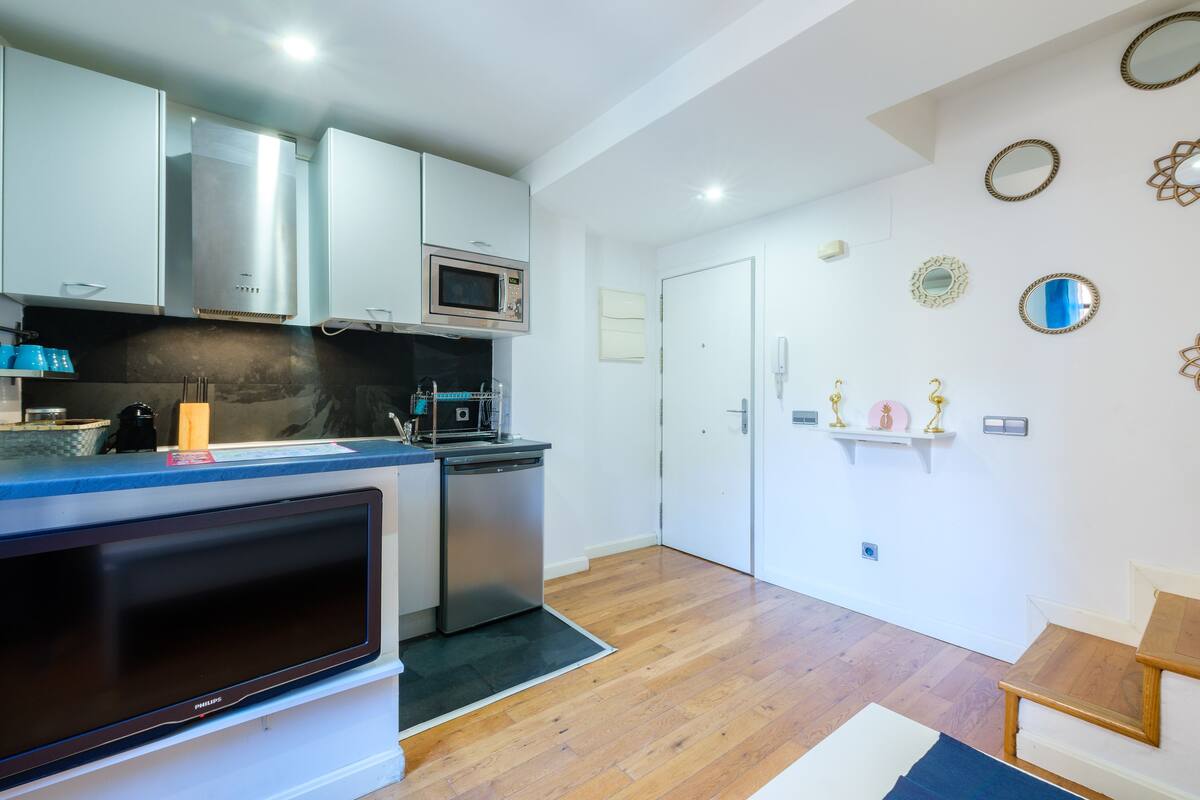 exclusive duplex, multiple beds, kitchen, city view | private kitchen | full-sized fridge, microwave, stovetop, coffee/tea maker