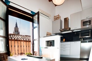 Duplex luxo, 1 quarto, terraço | Sala de estar | TV de tela plana, filmes pagos