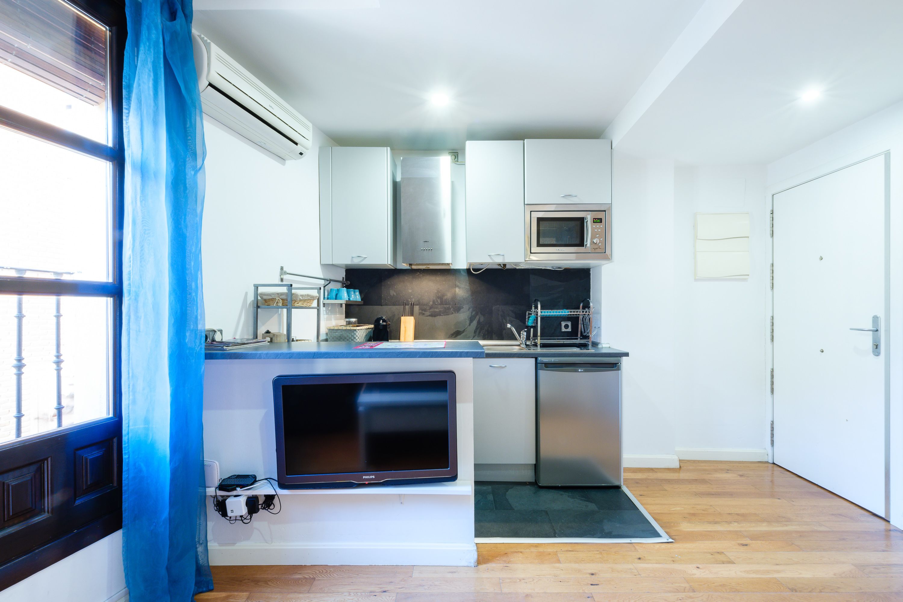 exclusive duplex, multiple beds, kitchen, city view | private kitchen | full-sized fridge, microwave, stovetop, coffee/tea maker