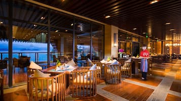 2 restaurants, breakfast, lunch, dinner served; Chinese cuisine