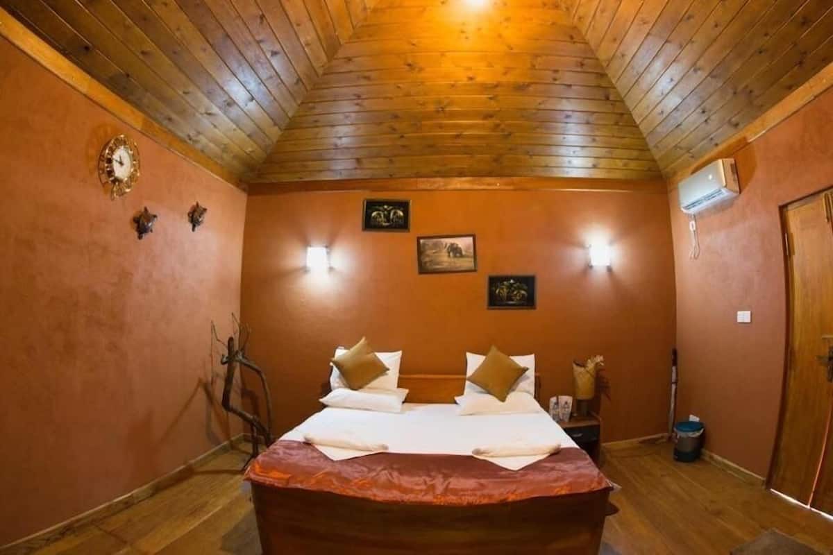 Casa (Clay) | Escritorio, tabla de planchar con plancha, wifi gratis y ropa de cama