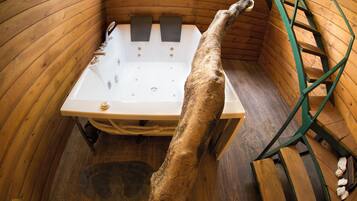 Deluxe Tree House | Bathroom | Shower, free toiletries, hair dryer, bidet