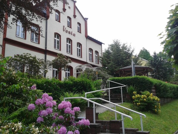 Front of property - Hotel Vesta (Bad Elster)