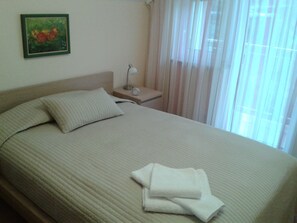 スタンダード シングルルーム | セーフティボックス (室内)、デスク、防音設備、可動式ベッド