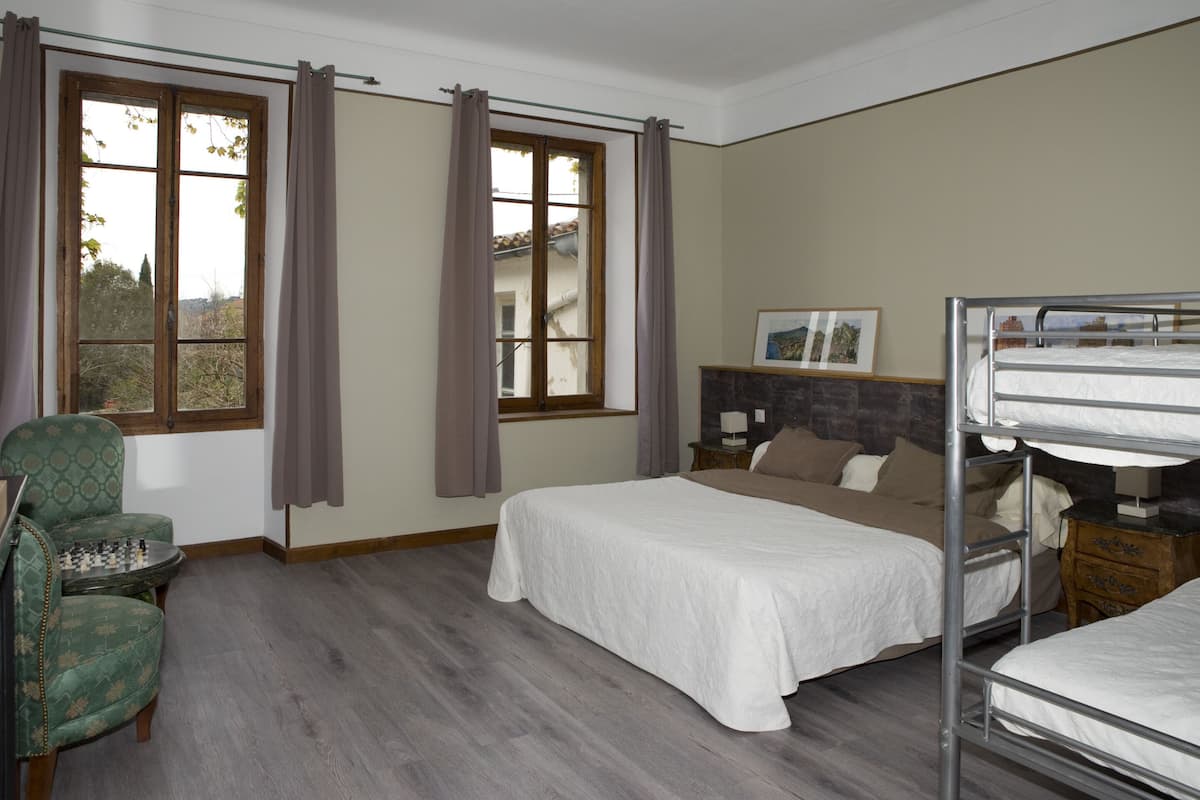 Suite, Private Bathroom