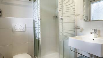 Chambre Double Standard, vue montagne | Salle de bain
