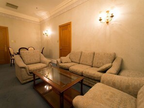 Living room - Nanki Shirahama Resort Hotel (Kamitonda)