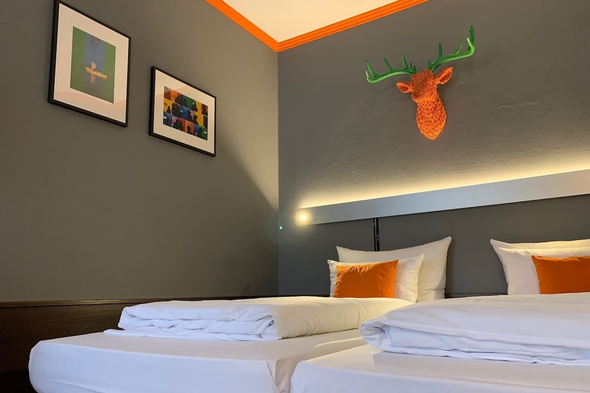 Premium bedding, in-room safe, desk, blackout drapes