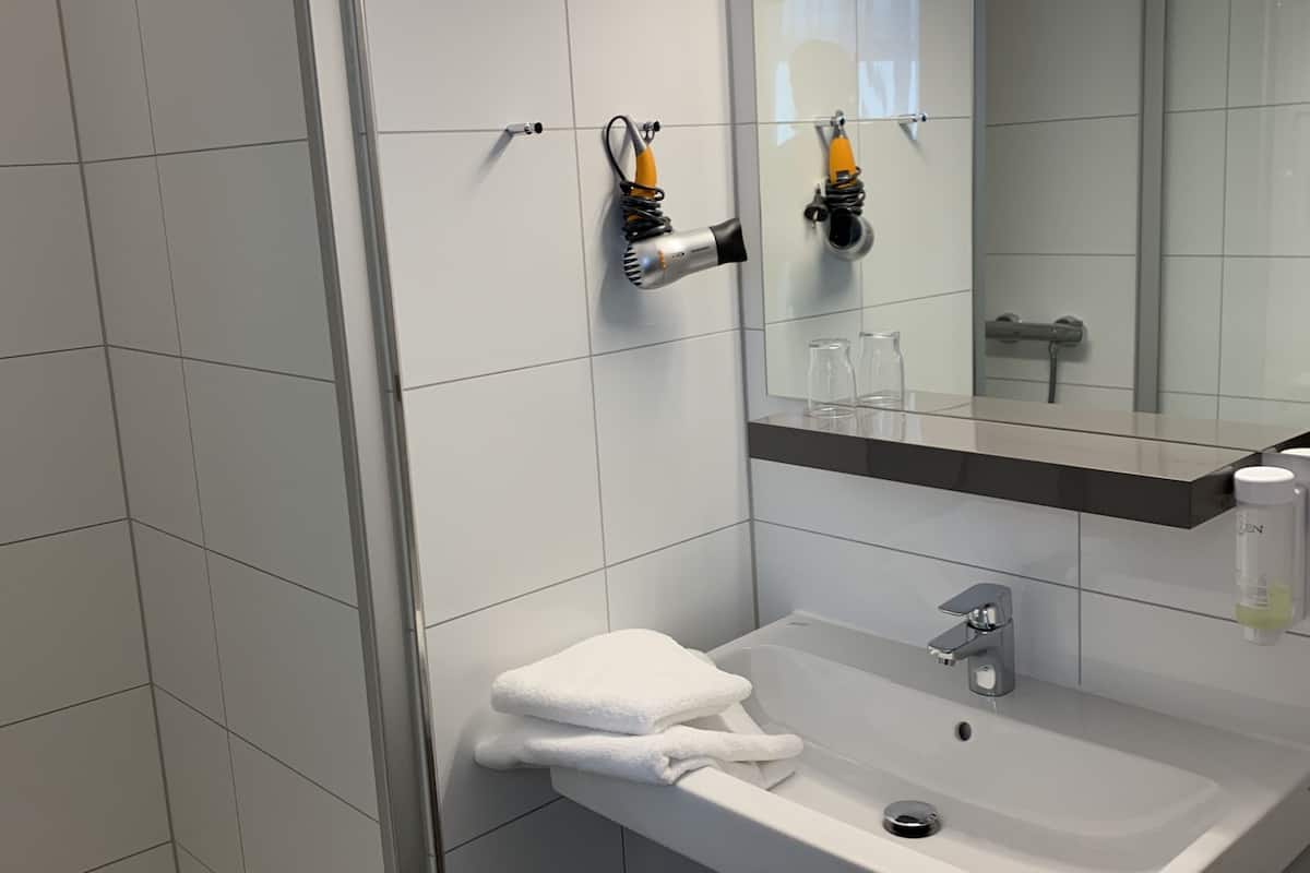 shower, free toiletries, hair dryer, towels