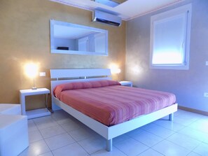 Meja, Wi-fi percuma, cadar katil, akses kerusi roda