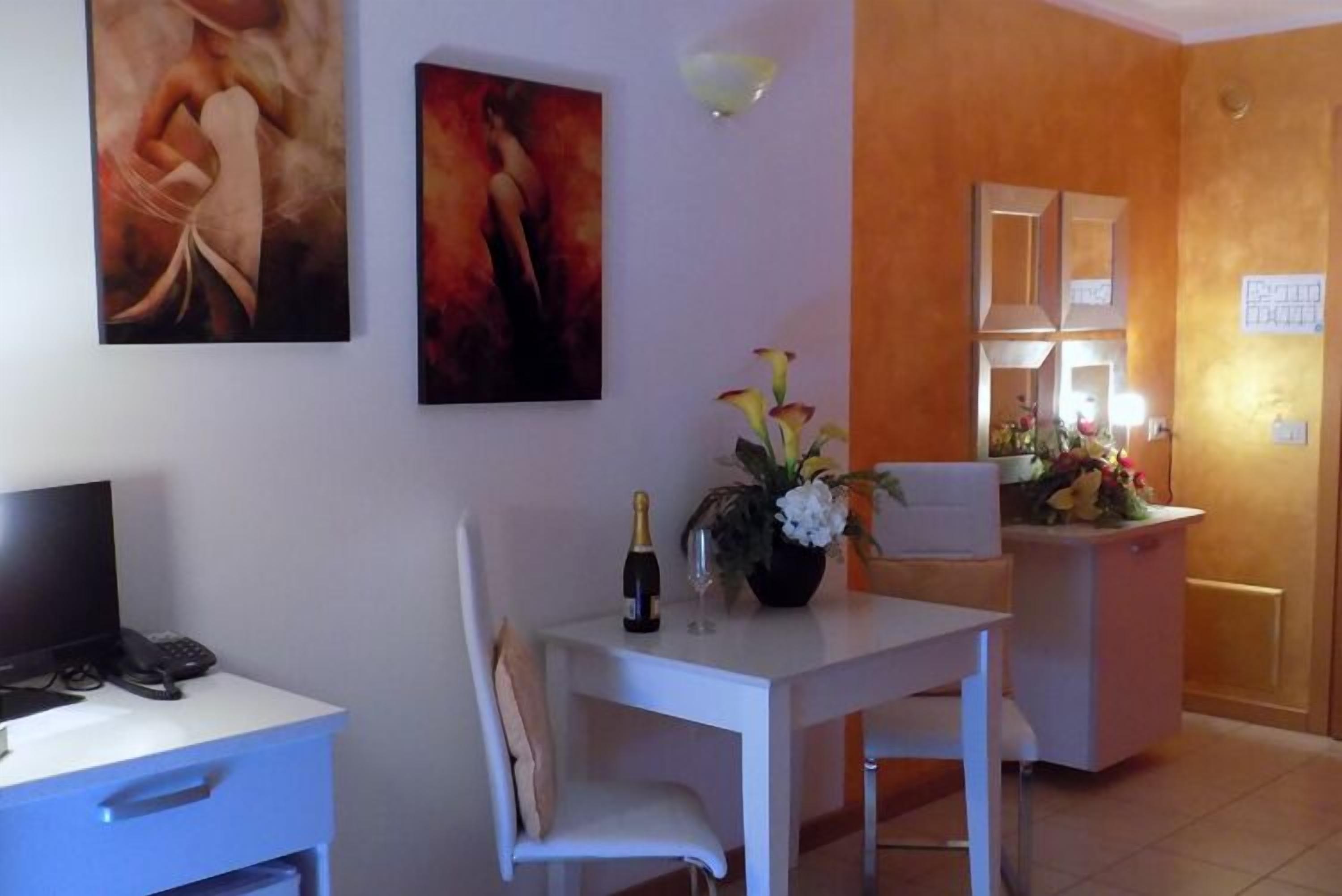 Economy Studio | Living area | Flat-screen TV, heated floors