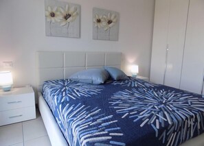 Bureau, Wi-Fi gratuit, draps fournis