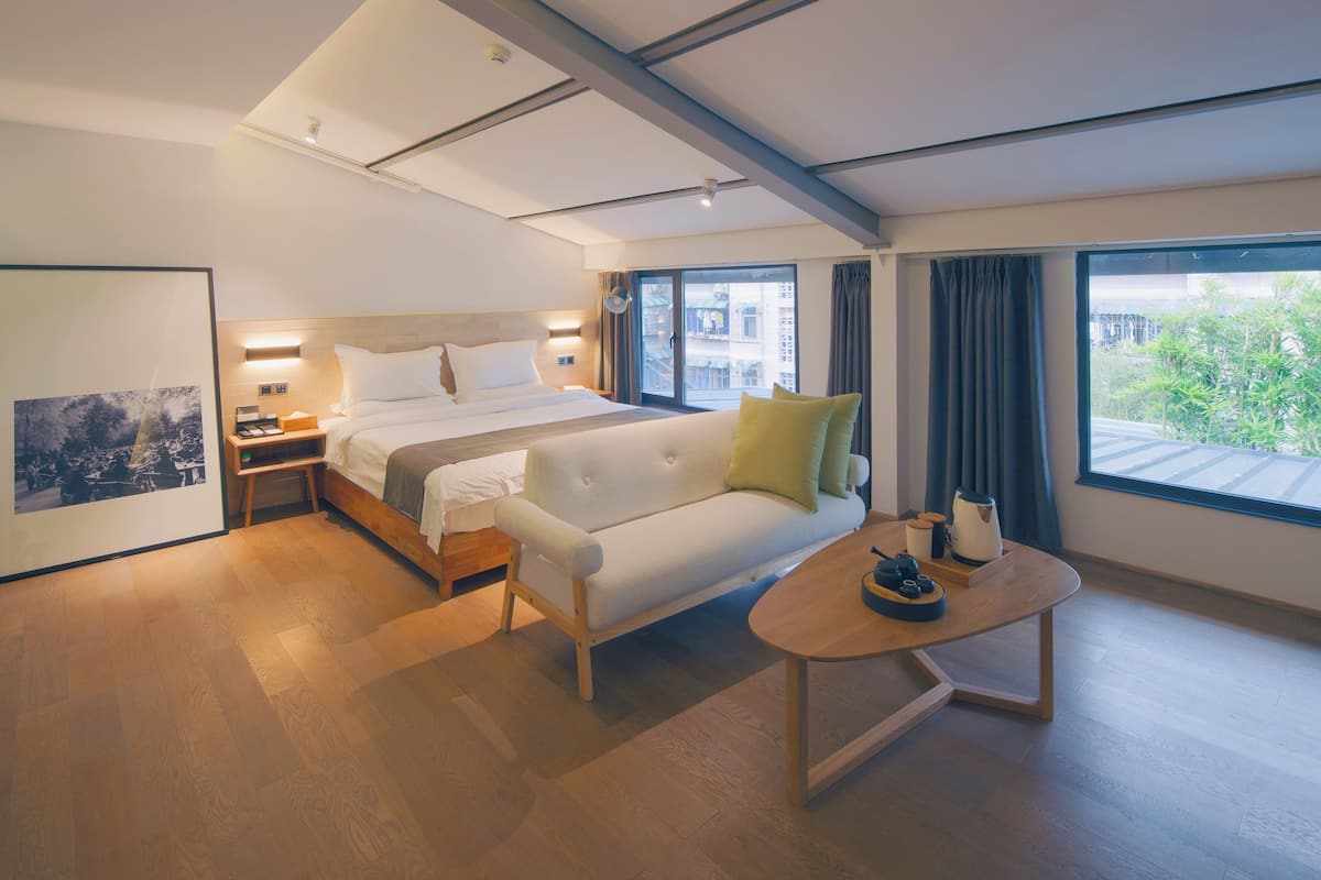 Elegant King Bed Room