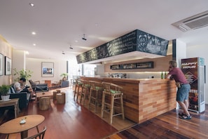 Bar (on property) - Travelling With Hotel Chengdu Wide and Narrow Alley (Chengdu)