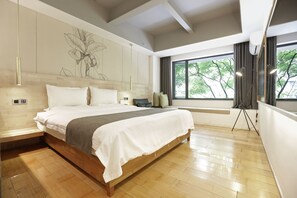 Klassieke tweepersoonskamer | Luxe beddengoed, een bureau, verduisterende gordijnen