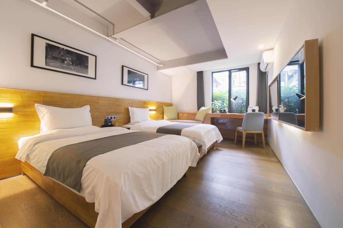 Simplified Twin Beds Room | View from room