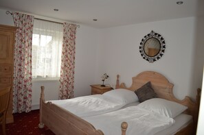 Premium bedding, in-room safe, free WiFi