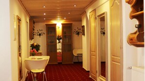 Interior - Landhotel Rangau Gasthof & Brennerei (Markt Erlbach)
