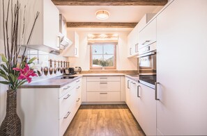 Refrigerador, microondas, parrilla de estufa y lavavajillas