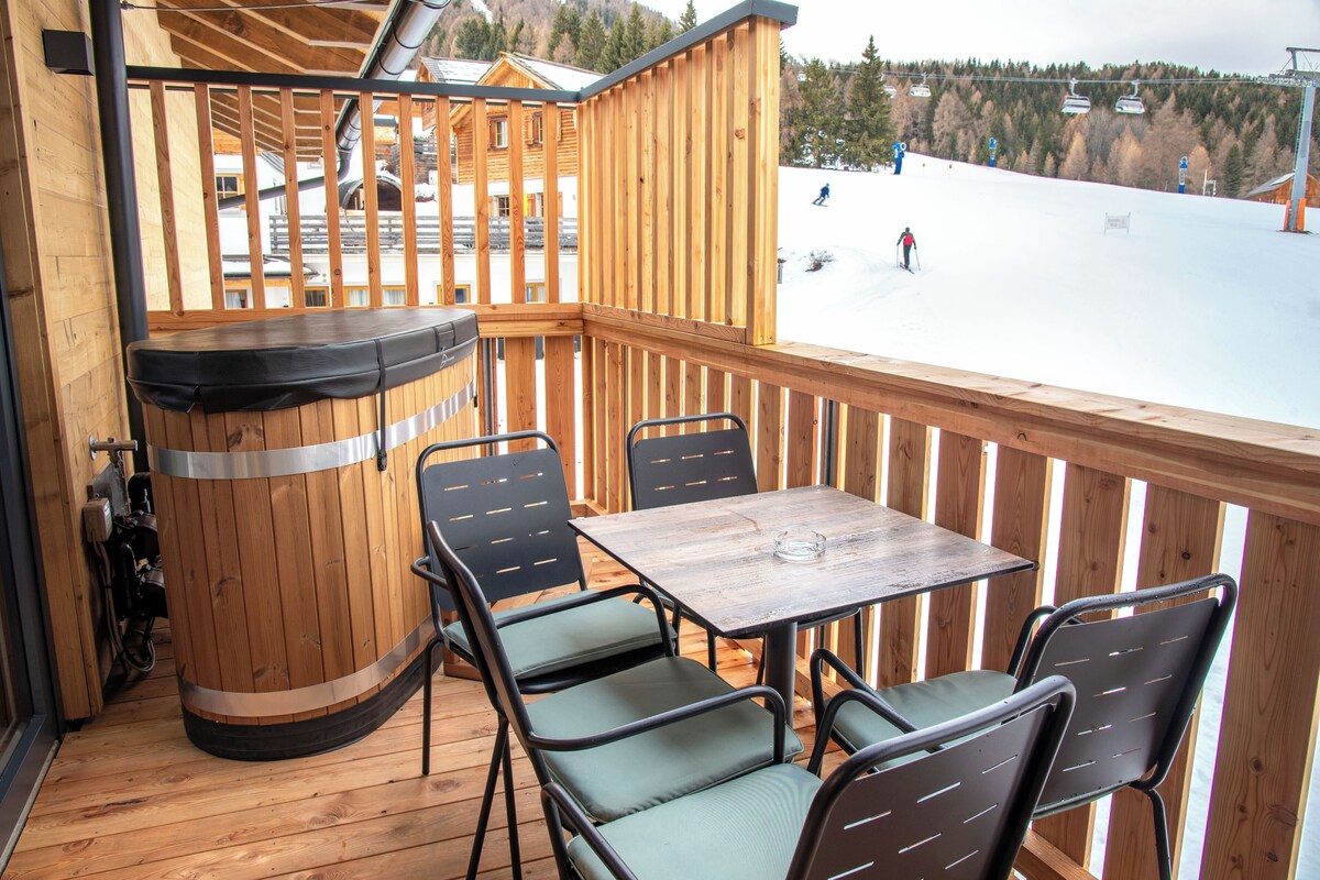 Deluxe Apartment, 2 Bedrooms, Hot Tub | Terrace/patio