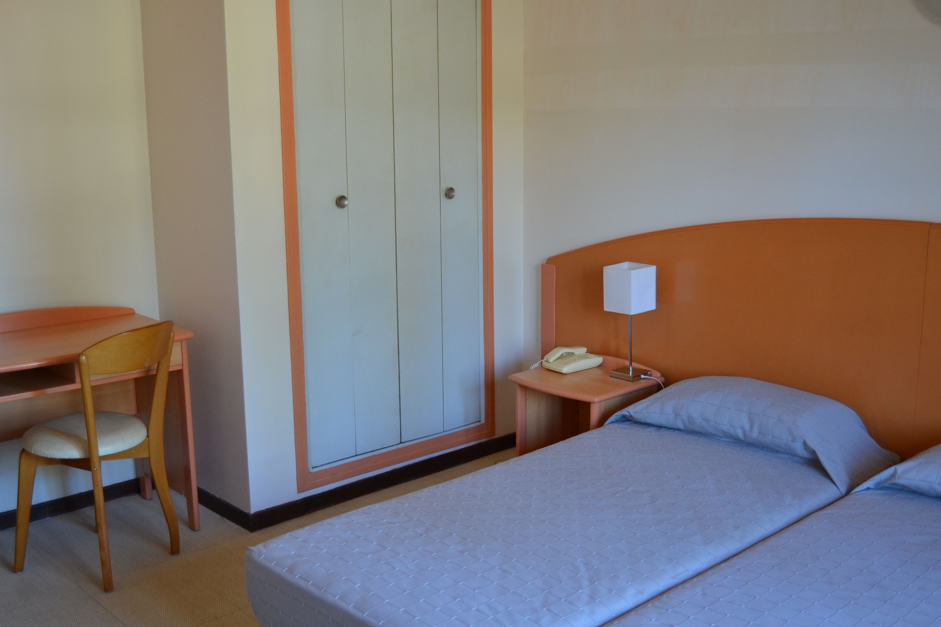 single room | desk, soundproofing, cots/infant beds, free wifi