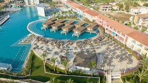 2 piscines intérieures, 10 piscines extérieures, cabanas gratuites