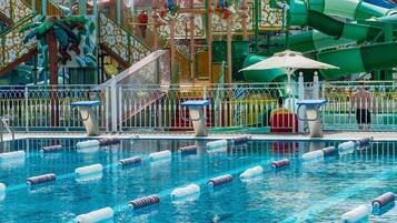 2 piscine coperte, 10 piscine all'aperto, cabine incluse nel prezzo