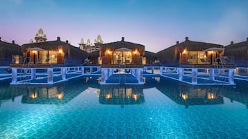 2 indendørs pools, 10 udendørs pools, gratis hytter, parasoller