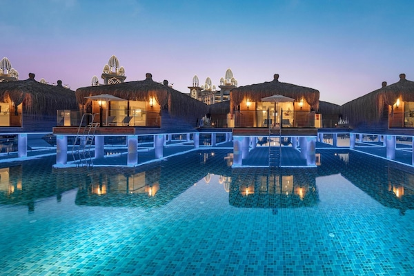 2 indoor pools, 10 outdoor pools, free cabanas, pool umbrellas