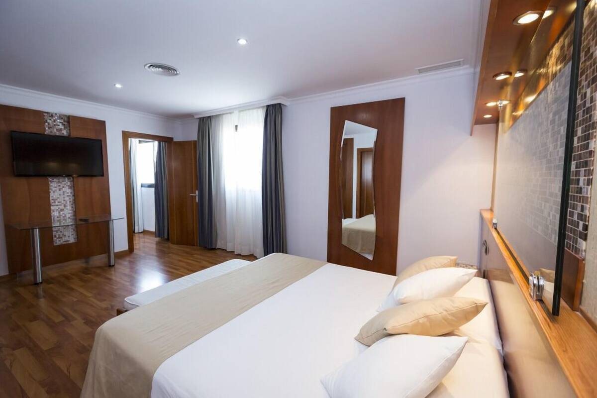 suite | room amenity