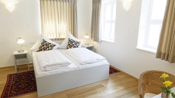 Deluxe-Doppelzimmer (guest house) | Schreibtisch, kostenloses WLAN, Bettwäsche, Rollstuhlgeeignet