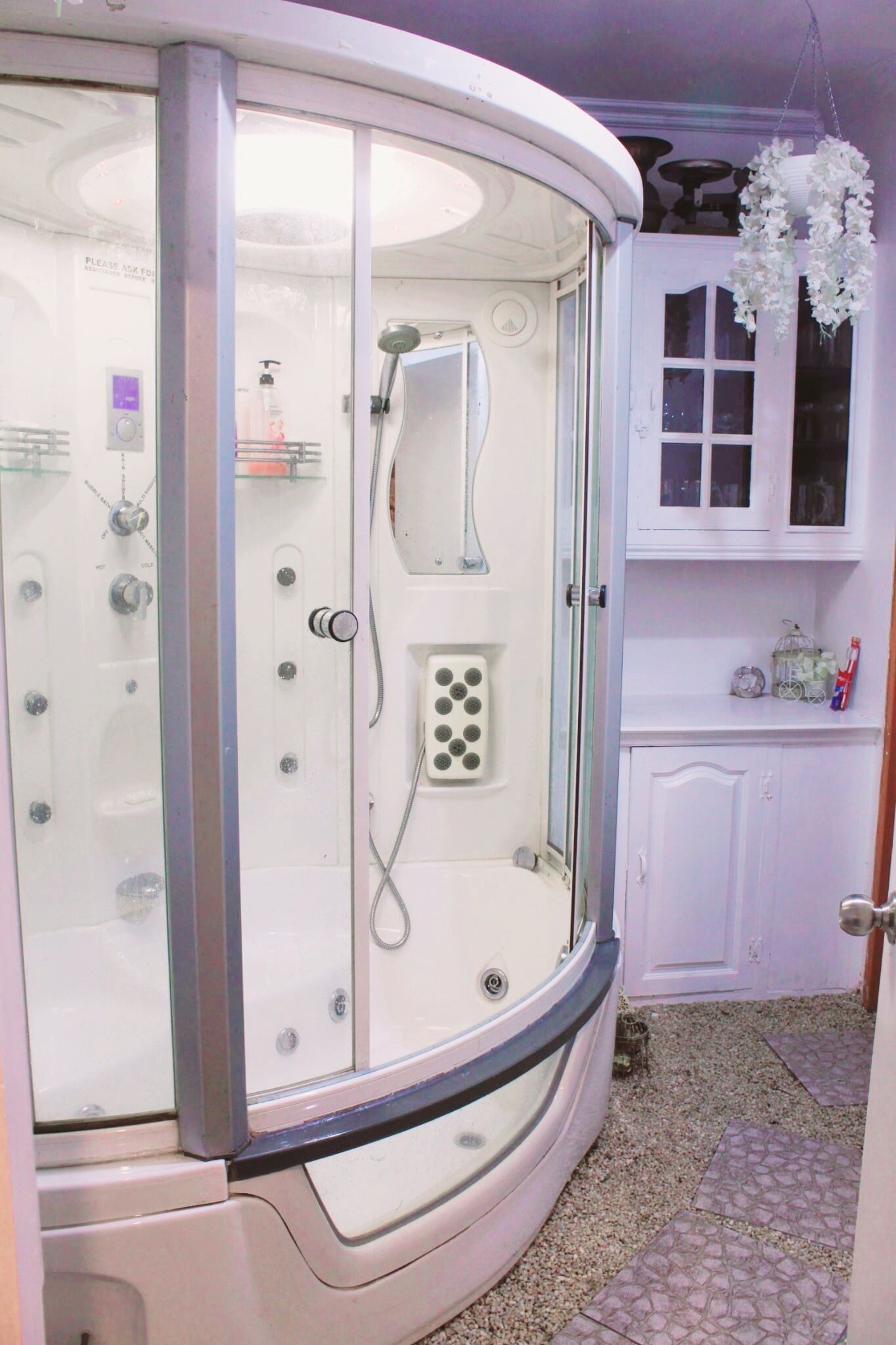 Superior Suite | Bathroom | Shower, free toiletries, towels