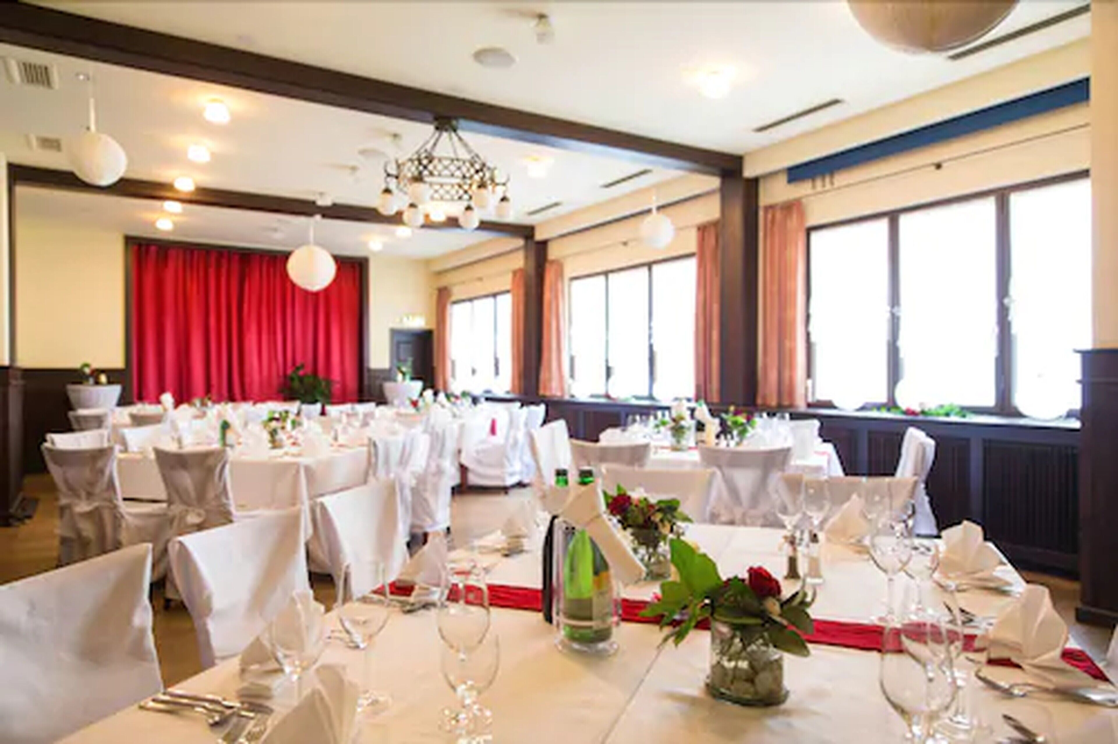 lunch and dinner served