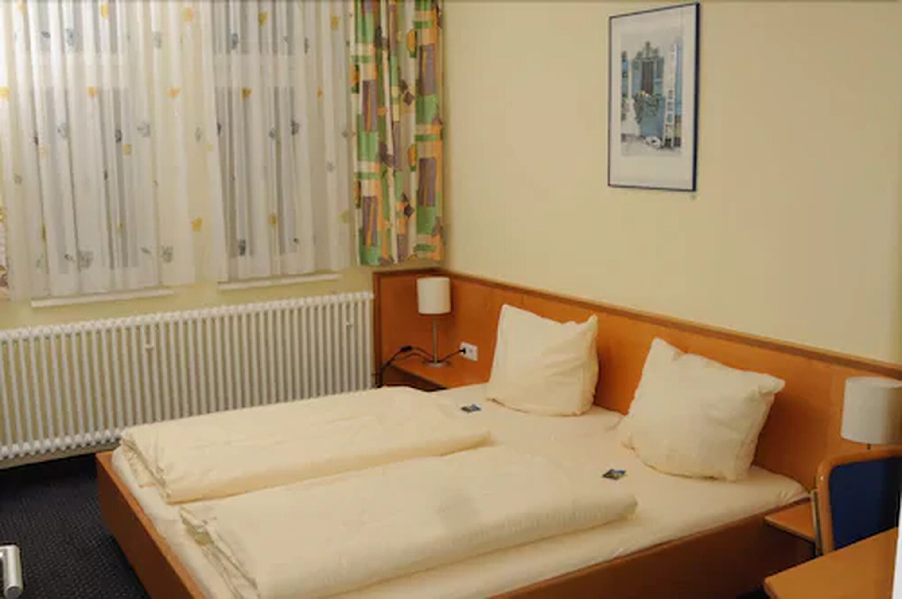 apartment | desk, blackout curtains, free wifi, bed sheets