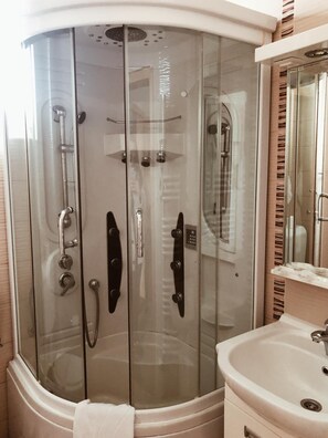 Shower, free toiletries, hair dryer - Hotel Kupres (Kupres)