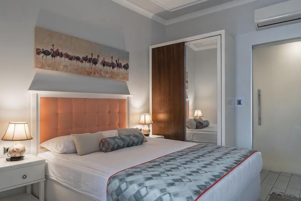 Ropa de cama de alta calidad, minibar, caja fuerte y escritorio