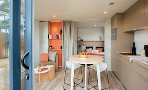 Cottage, 1 slaapkamer | Privékitchenette | Een koelkast, een microgolfoven, een kookplaat