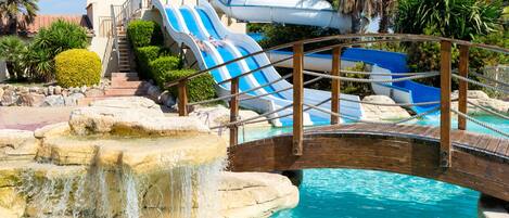 室外游泳池和溫水游泳池,提供日光浴躺椅