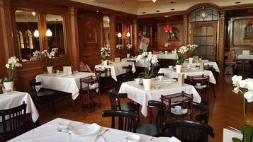 Tägliches inbegriffenes kontinentales Frühstück