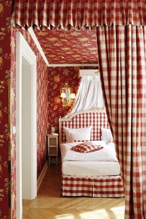 Juniorsuite | Hochwertige Bettwaren, Zimmersafe, individuell dekoriert