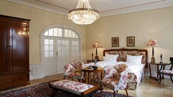 Juniorsuite | Hochwertige Bettwaren, Zimmersafe, individuell dekoriert