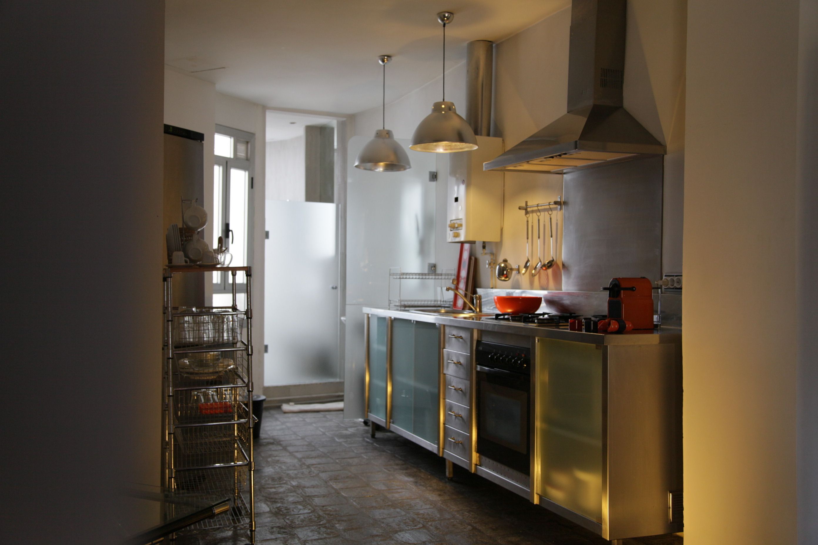 full-sized fridge, microwave, oven, stovetop