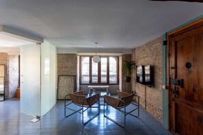 Leilighet – superior (Bubu 9) | Oppholdsrom | Flatskjerm-TV og DVD-spiller