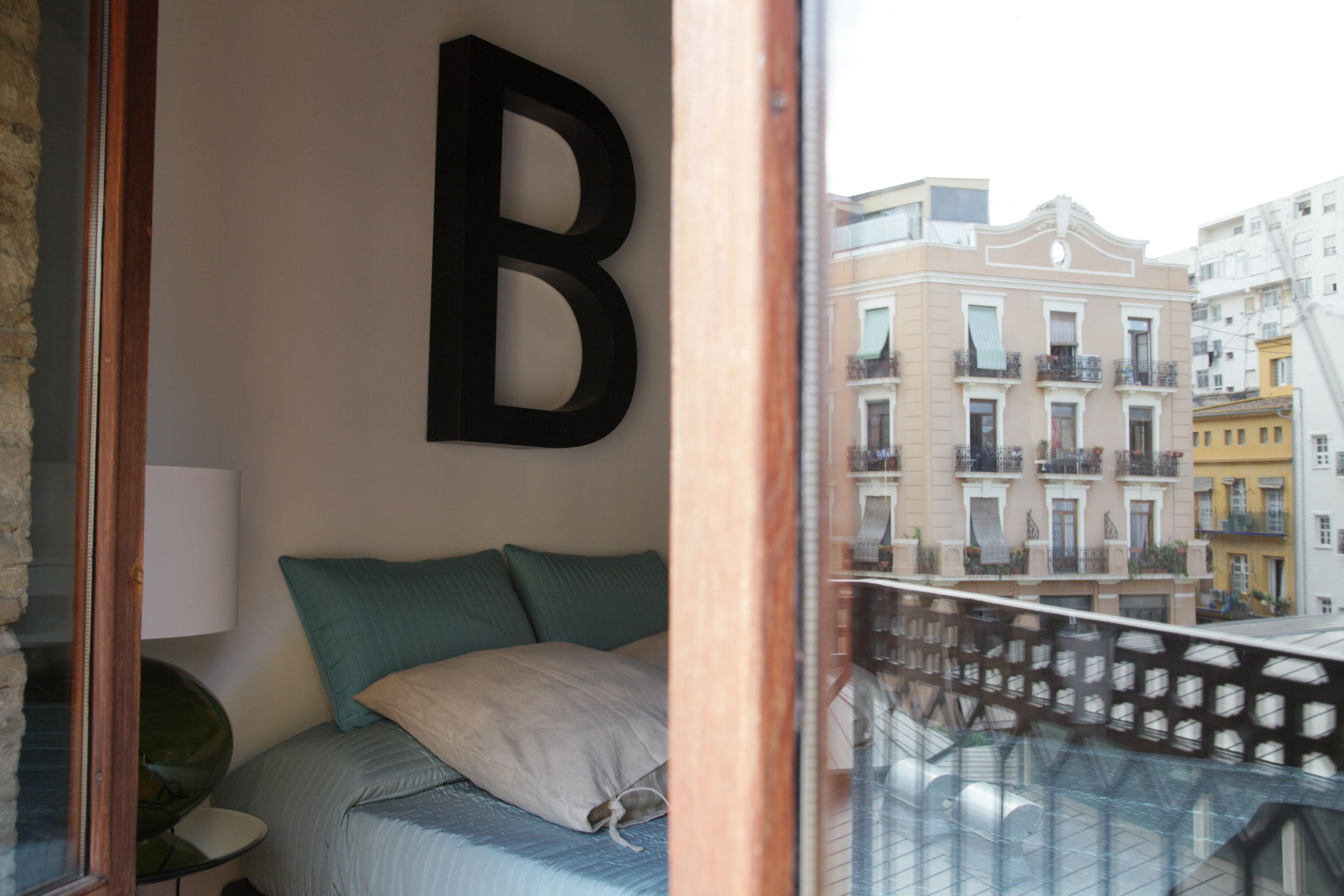 desk, iron/ironing board, free wifi