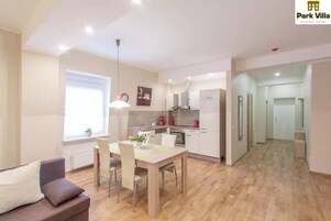 Penthouse (4-11-Pa) | 1 bedroom, premium bedding, soundproofing, cribs/infant beds