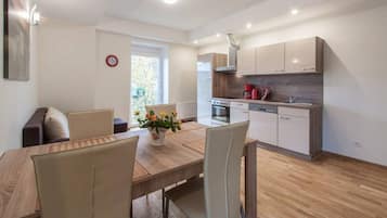 Superior appartement (4-13-Al) | Dineren op de kamer