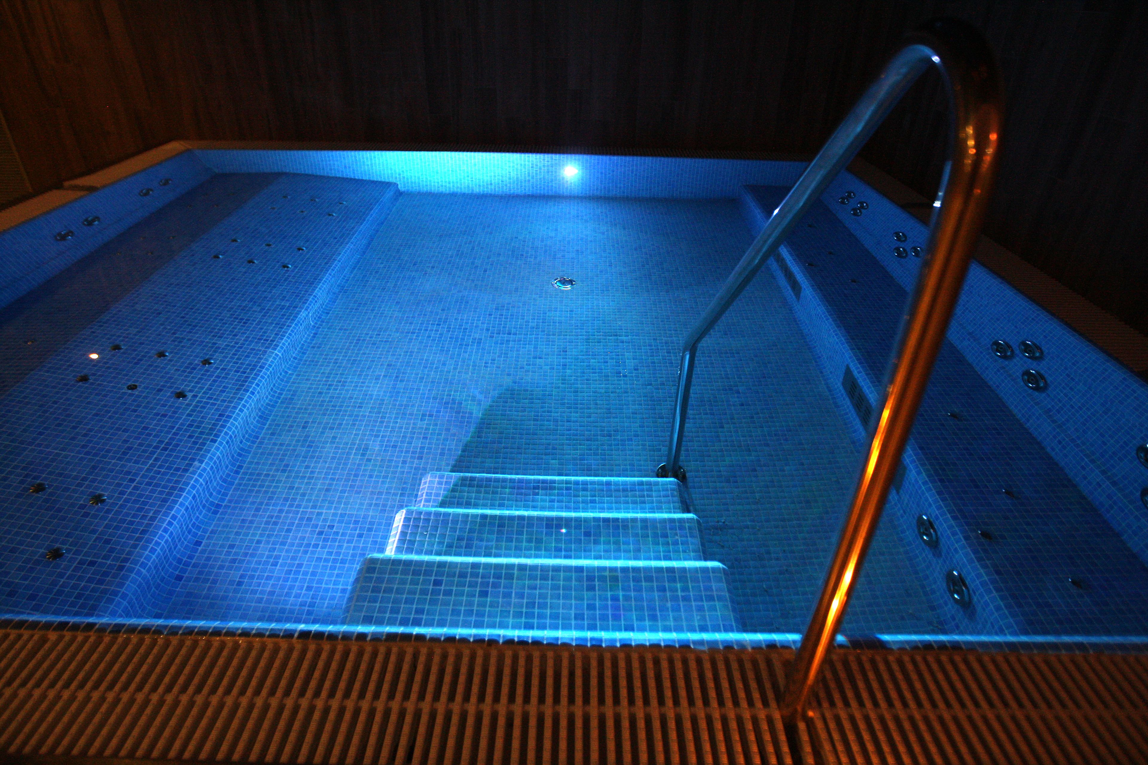 couples treatment room(s), sauna, hot tub, steam room, body treatments